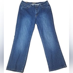 Size 16 Aura by Wrangler Regular Rise Jeans